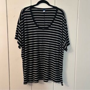 Old Navy Striped Tee in Black and White